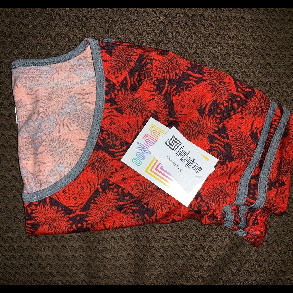 LulaRoe small Classic T